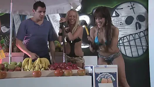Hot threesome at the fruit stand