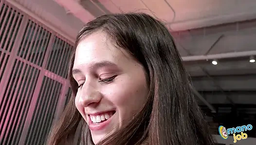 Kourtney Rae kucak dansı ve amcık tacizi seviyor