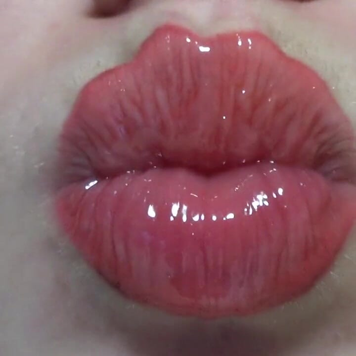 Lips fetish! Kissing! Lips gloss!