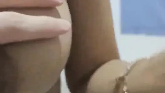 Миниатюрную Gluspet и Pikaa6 брюнетку с большими сиськами трахает этот 18-летний белый мужик в Нью-йорке