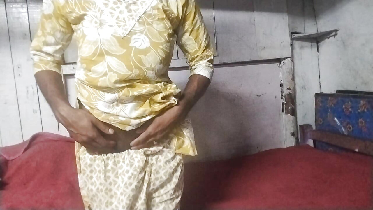 India shemale get big hard sex from the big man delhi boy