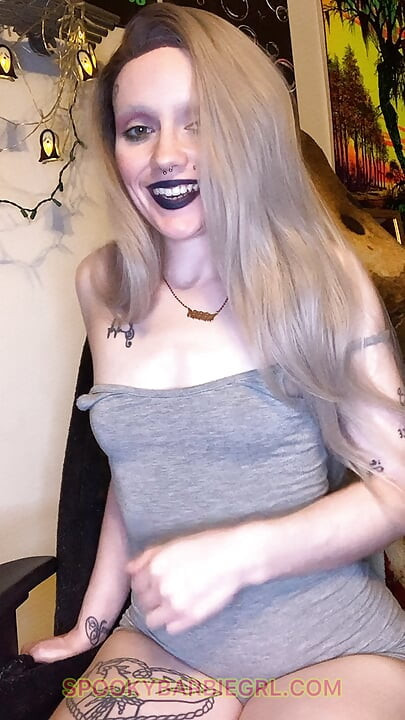 SPOOKYBARBIEGRL GOTH HOMEWRECK JOI - KÜÇÜK MEMELER DAHA IYI