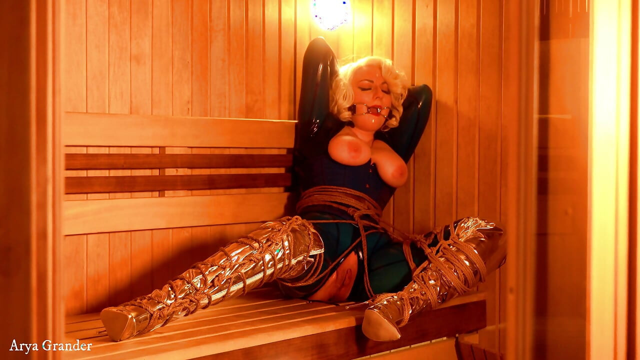 Bondage escape: Latex rubber horny MILF in gag