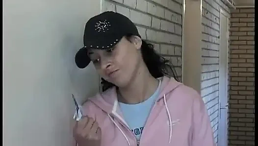 Hübsches Girl Mit Perfekter Figur Und Schönen Brüsten Wird in Die Sex-falle Gelockt