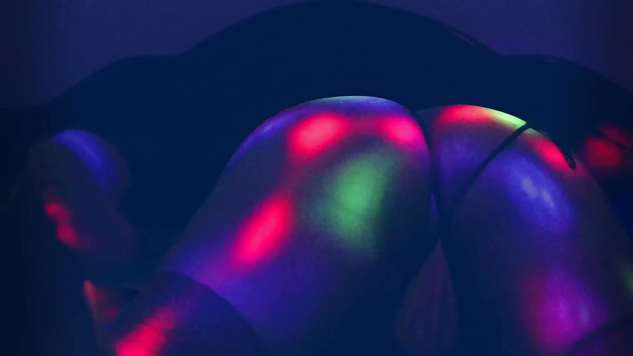 Hot Ass Wiggle, Enjoy Watching My Hot Ass That Desires You