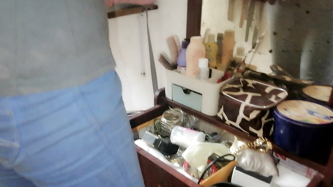 Madrasta seduz enteado enquanto está no banho