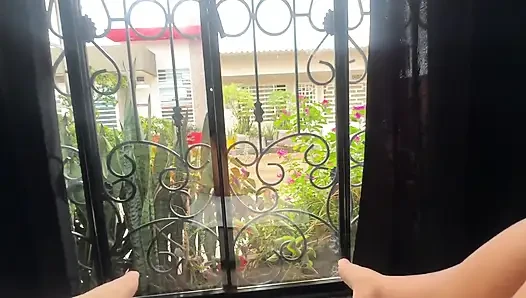 Komşularım geçerken mastürbasyon yaptığım için ciddi şekilde büyülendim