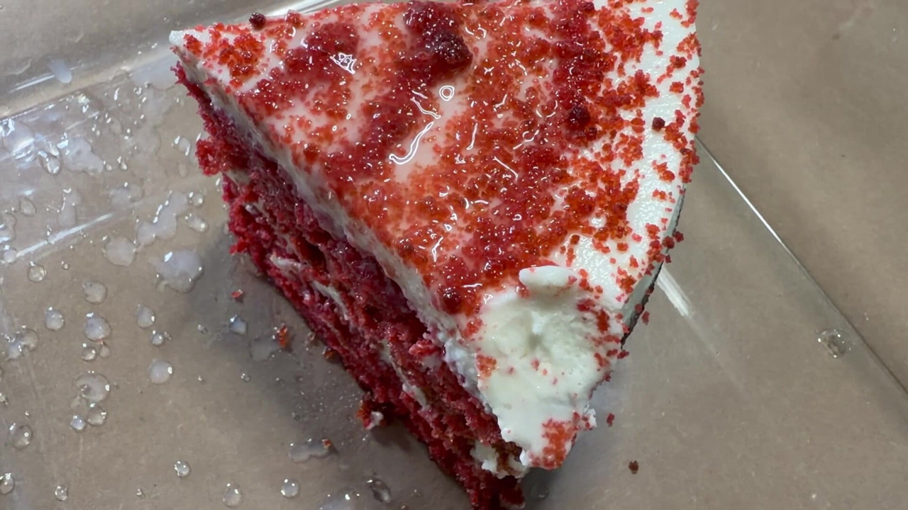 Cumming on cake