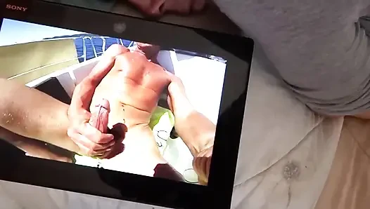 Meine Stiefmutter Bekommt Einen Anruf, Wird Angemacht Und Beginnt Zu Masturbieren. Sie Bittet Um Analsex.