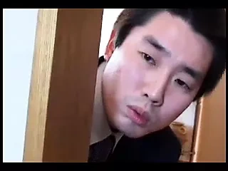 突然，我的妈妈勾引了我