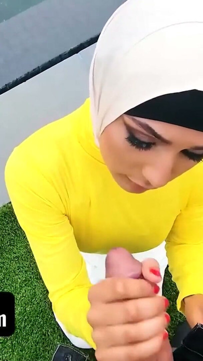 Hijab menina Nina cresceu assistindo filmes adolescentes americanos e está obcecada em se tornar rainha do baile | Clipe 2