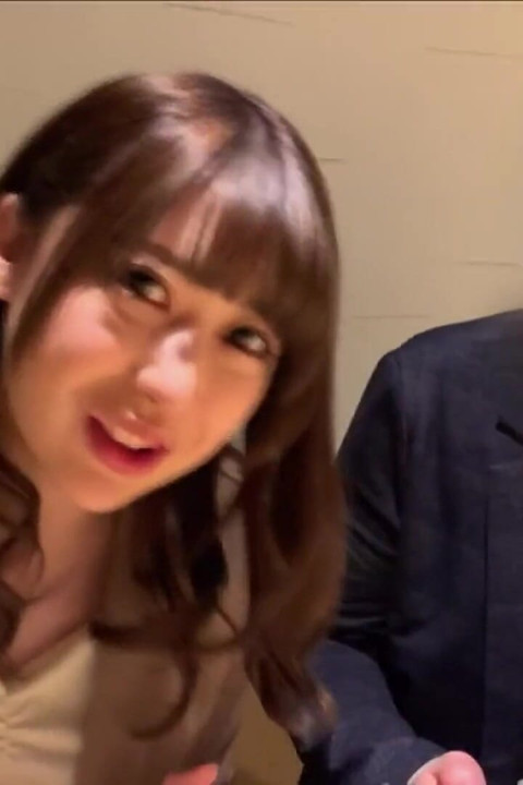 第一部 G罩杯美女大奶學生，一個整潔乾淨的女孩。免費業餘色情視頻。009