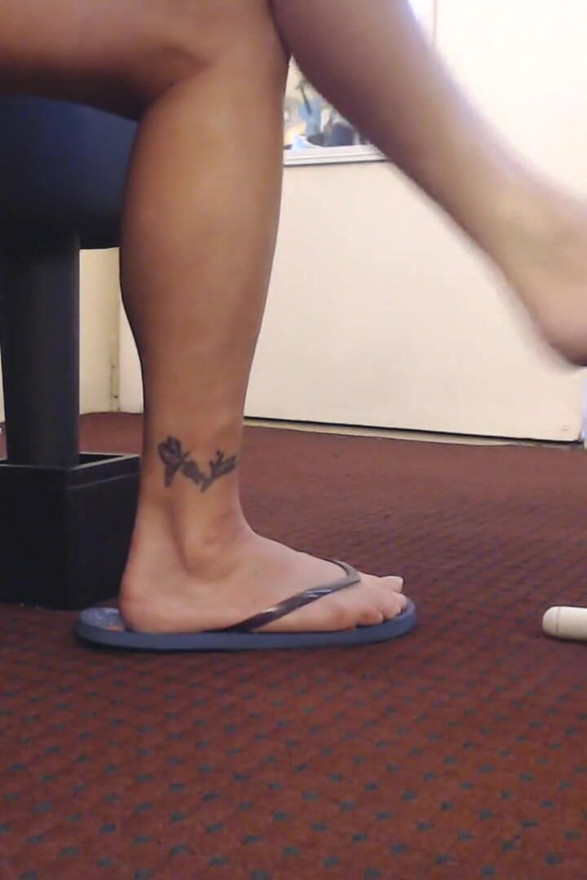 ASMR flipflop-slapping på blå ballonger