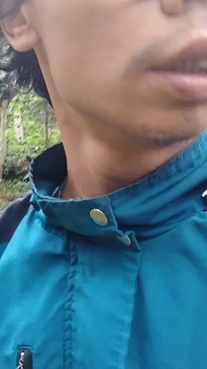 Walking to natural tourist attractions peeing in public toilets | Clip 2