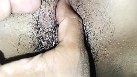 Heiße romantik mit blumen in süßer und nasser muschi