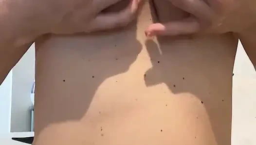 Я не ожидала, что это произойдет, когда начала тереть мои соски