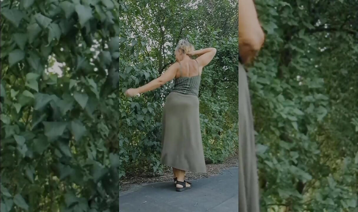 Mature Granny Cums Outdoors