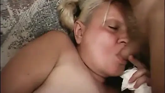 Reifer dreier, behaarte muschi, milf fickt