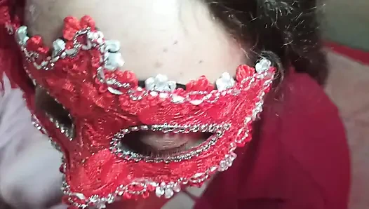 Пара занимается настоящим домашним сексом в любительском видео, мужской орал, глубокая глотка, вкусный минет