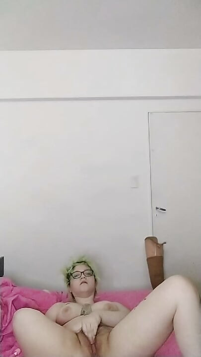 Double amputee masturbates screaming for cock!
