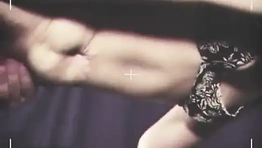 Liza si cewek rambut cokelat dengan tubuh keriting lagi asik seks anal