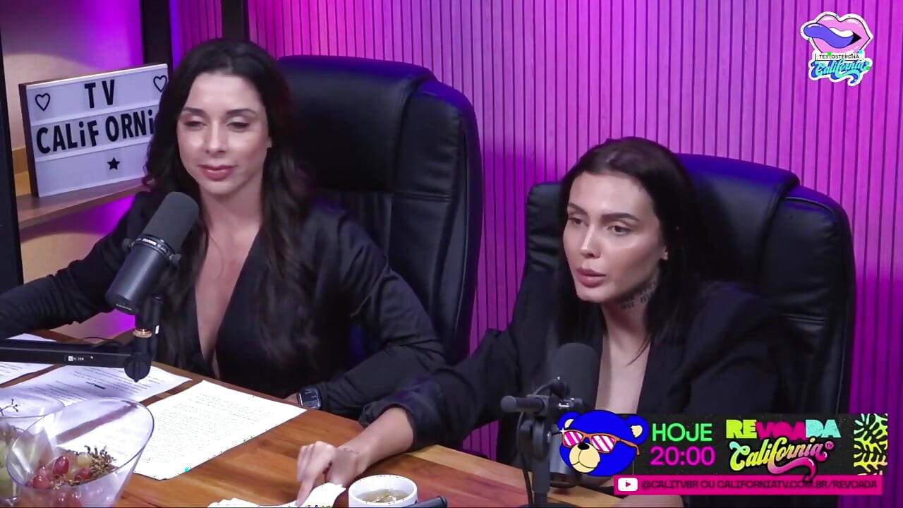 Two Hotties in a Show of Dirty Talk - Bruna Carlos and Luciana Picchi
