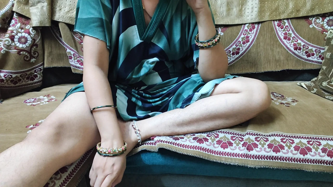 Boyfriend ko ghar bula kar chudai karwai