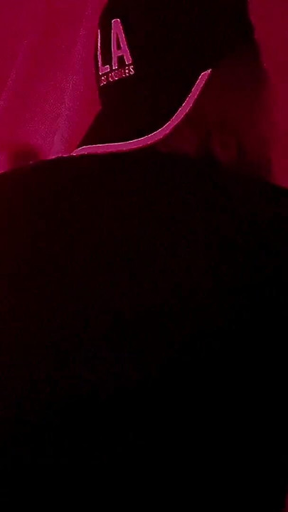 Glory Hole u disko toaletu, pušim strancu | Klip 1