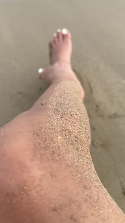 I'm here enjoying the sun and the sea, but I'm not going to lie... I love it when I notice that you can't stop looking at me.