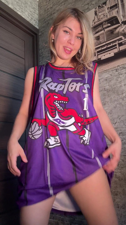 Astăzi vreau să mă piș într-un pahar cu Dress up My Ass