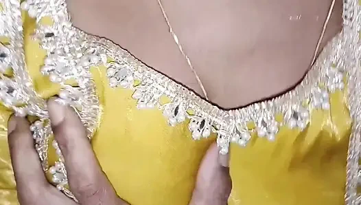 Sesi 23. Pasangan romantis desi berhubungan seks di kamar sewa