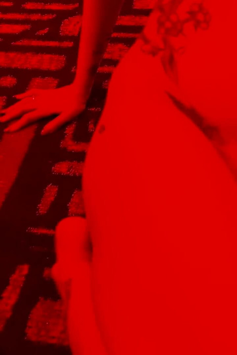 Anna Cummings Gets the Red Light Room Specialty From Mrflourish