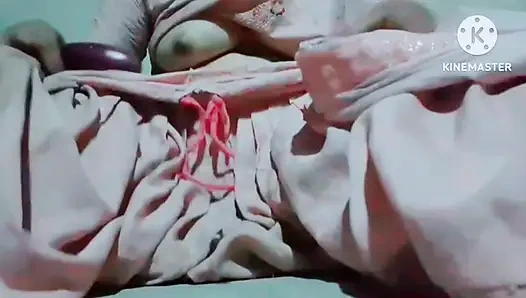 Memek seksi yang terlalu panas membutuhkan terlalu banyak waktu untuk menenangkannya