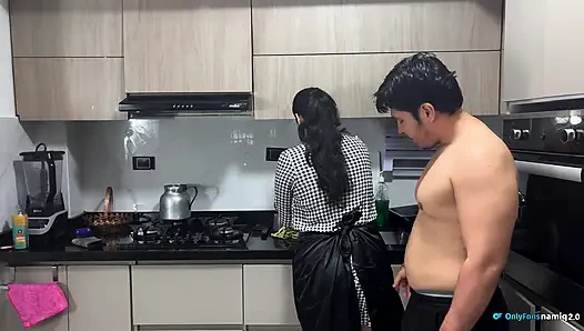 Suami bosku ngentot sama aku waktu dia lagi kerja di kantor!
