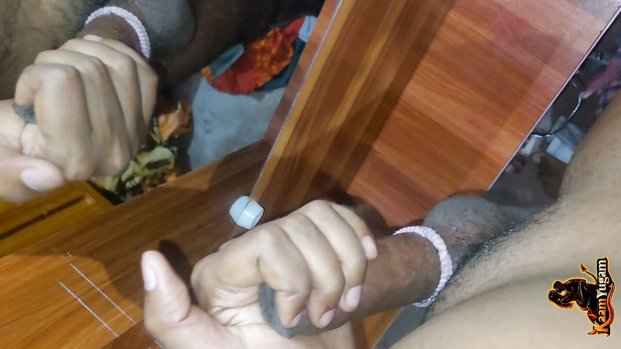 O garoto com tesão do interior amarrou a faixa de cabelo da esposa ao pênis, masturbou e ejaculou.