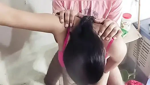 Arsch-muschi ficken, muschi lutschen, brüste lutschen, milch aus der brust lutschen und auf dem schwanz im doggystyle sitzen und direkt auf Hindi-audio liegend