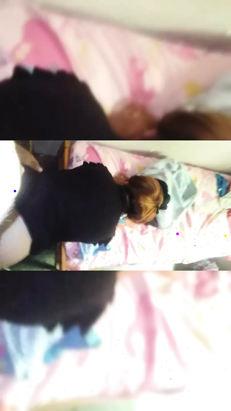Wir nehmen zwei zusammengestellte videos im zimmer nebenan