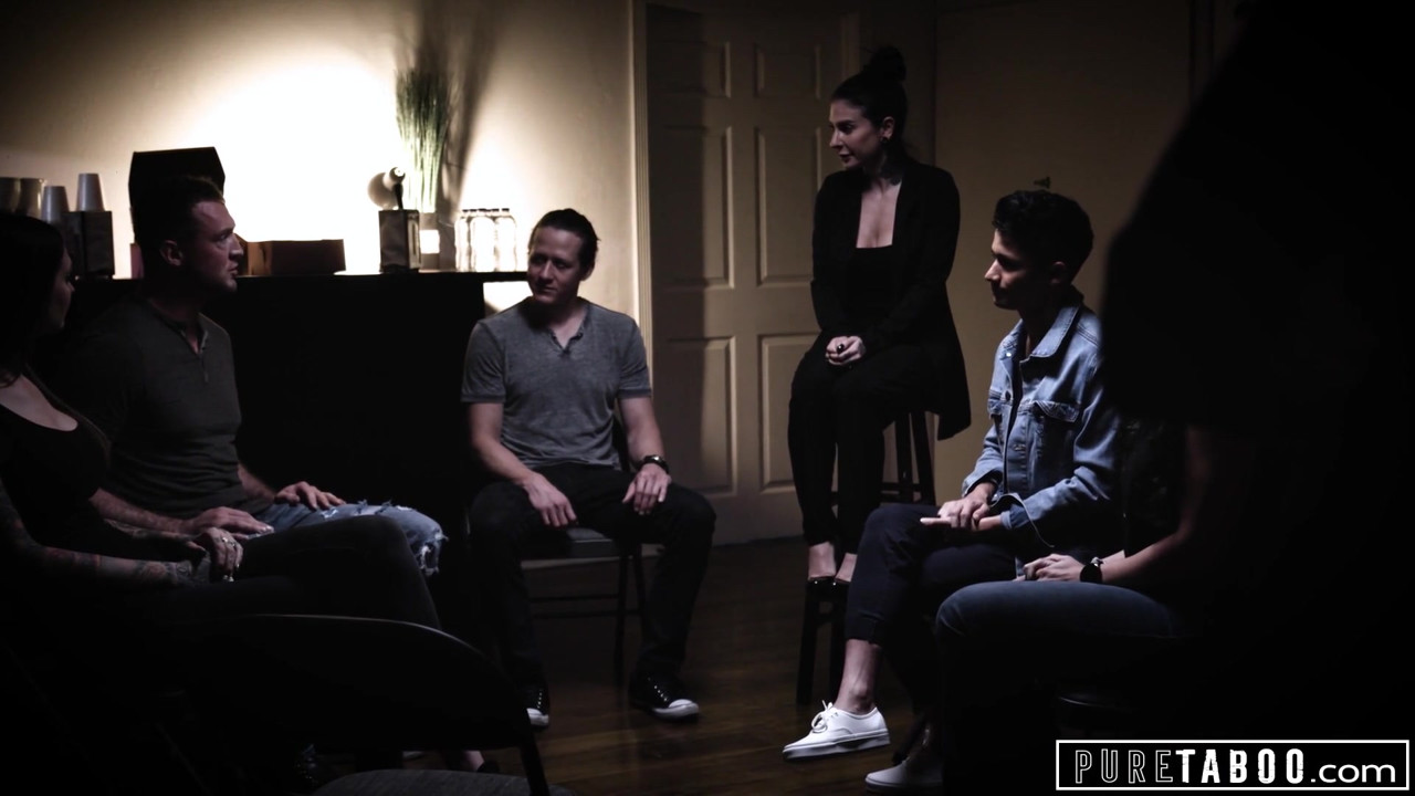 純粋なタブー、セクシートランスガールが悲しみの男をやる