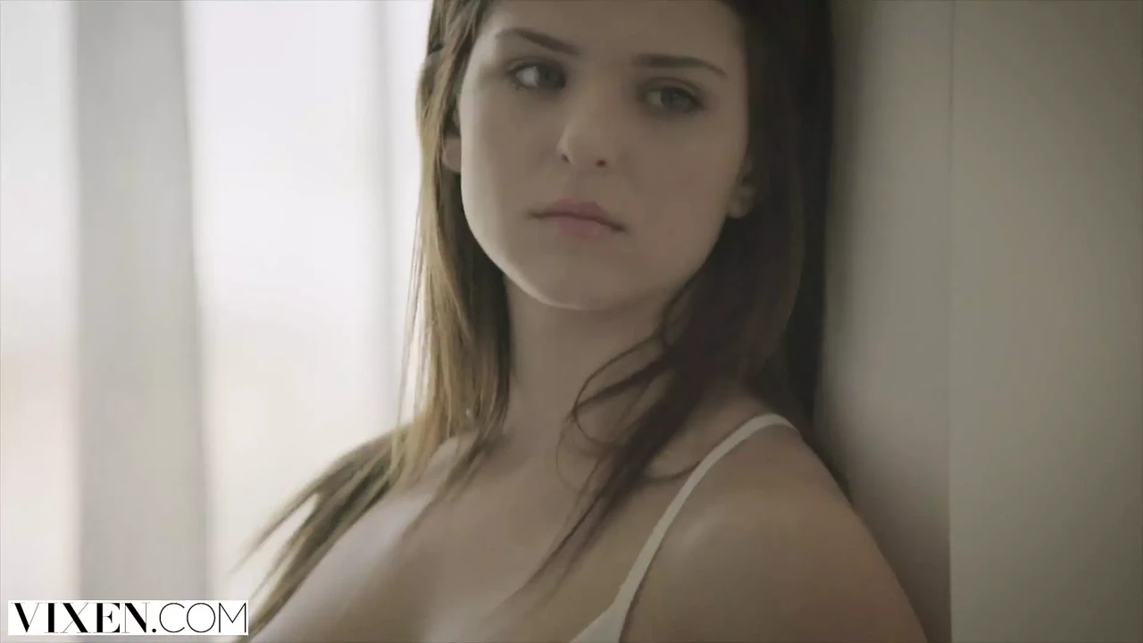 VIXEN Hot Leah Gotti gets anal
