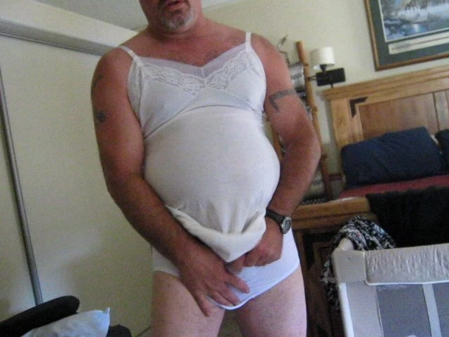 男のために白い服を着るlesle