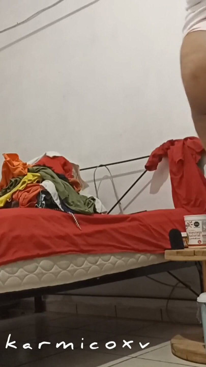 Mi hotwife embarazada muestra su tanga en el baño | Clip 2