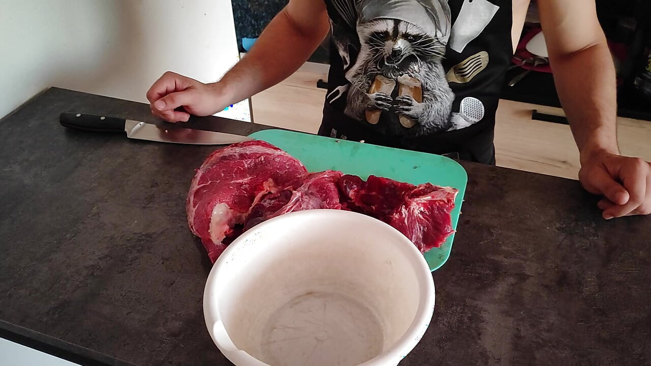 Pilaf vom jungen Kalb in einem Multicooker