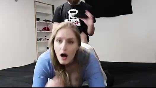Erwischt beim stiefschwester stiefschwester endet mit massivem creampie
