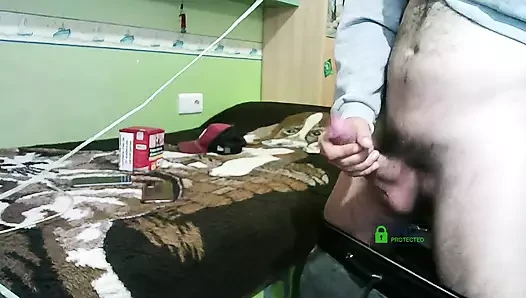 Büyük yarağım bilgisayarın önünde dururken elimi sert sikiyorum - espantanenasxx, espantanenas_69