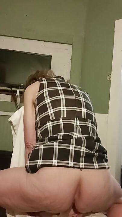 Komşu oğlu külotumu koklarken yakalandı