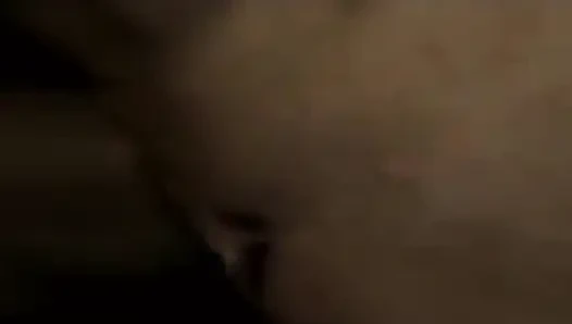 Зрелая блондинка глубоко заглатывает большой черный член на бурном кастинге