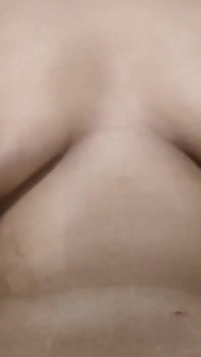 Snažan trenutak iz "Seksi Trans BBW prstima i draži svoju debelu guzu"