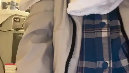 Hana si cewek toket mungil dengan toket aduhai lagi pakai baju setelah mandi