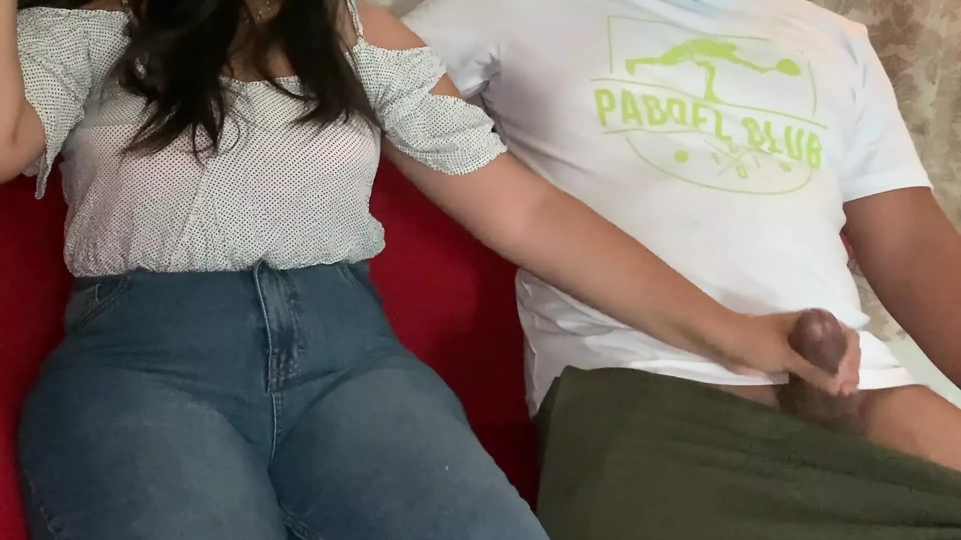 Masturbiram pred polubratom, ona me masturbira