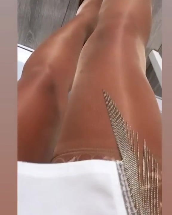 Suntan pantyhose tease